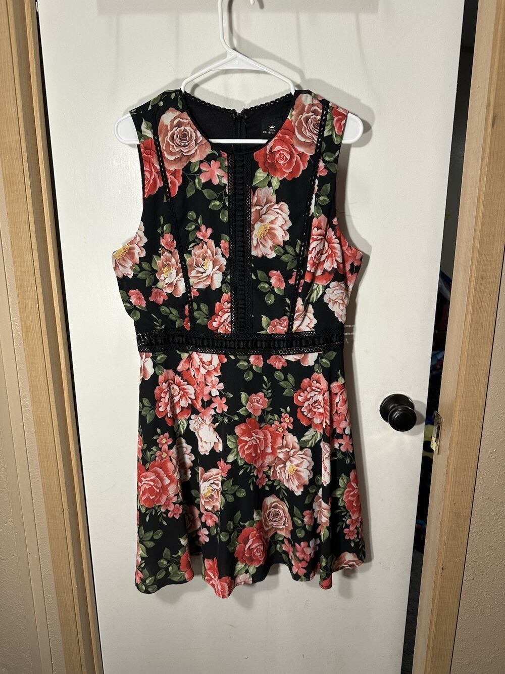 Disney Princess Sleeveless Dress Jrs SZ L Fit & Flare Pink Black Floral Lined